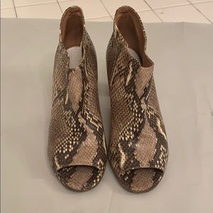 Vero Cuoio snakeskin open toe boots